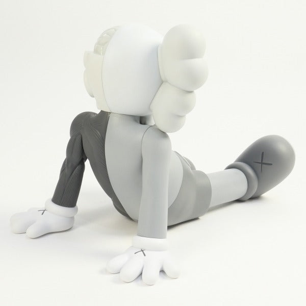 KAWS カウズ ×MEDICOM TOY COMPANION Resting Place フィギュア 灰 Size【フリー】 【中古品-ほぼ新品】【中古】