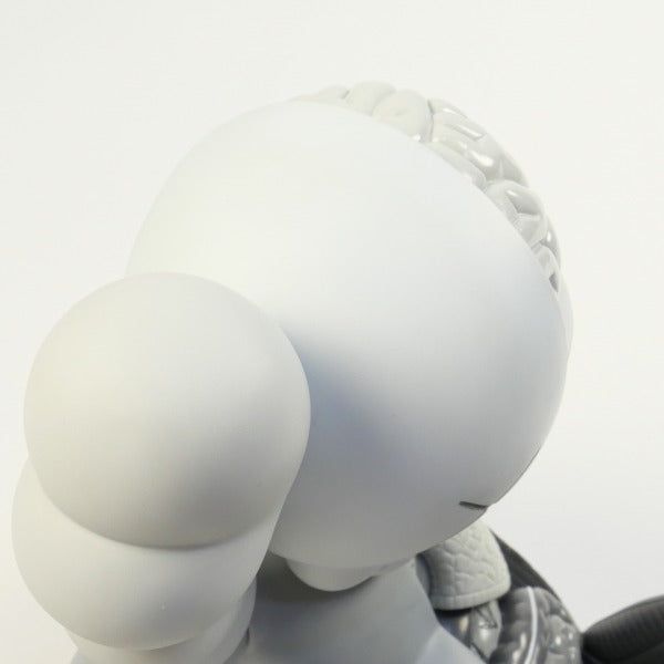 KAWS カウズ ×MEDICOM TOY COMPANION Resting Place フィギュア 灰 Size【フリー】 【中古品-ほぼ新品】【中古】