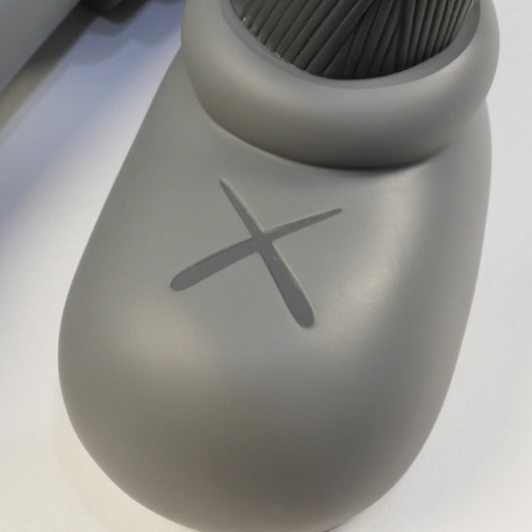 KAWS カウズ ×MEDICOM TOY COMPANION Resting Place フィギュア 灰 Size【フリー】 【中古品-ほぼ新品】【中古】