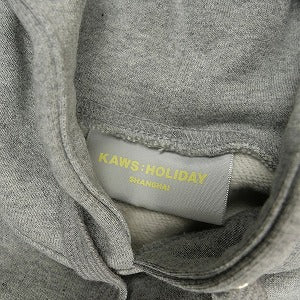 KAWS カウズ HOLIDAY SHANGHAI Sweater Grey パーカー 灰 Size 【M】 【新古品・未使用品】 20802319