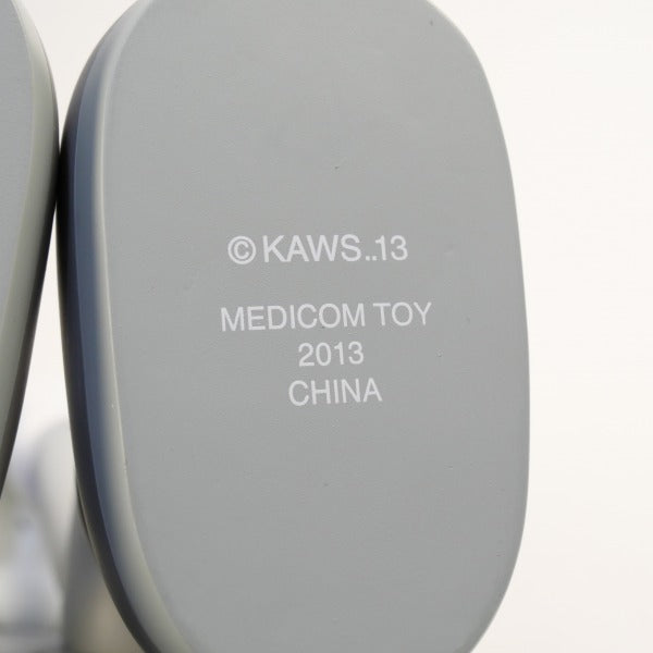 KAWS カウズ ×MEDICOM TOY COMPANION Passing Through フィギュア 2013年モデル 灰 Size【フリー】 【中古品-ほぼ新品】【中古】